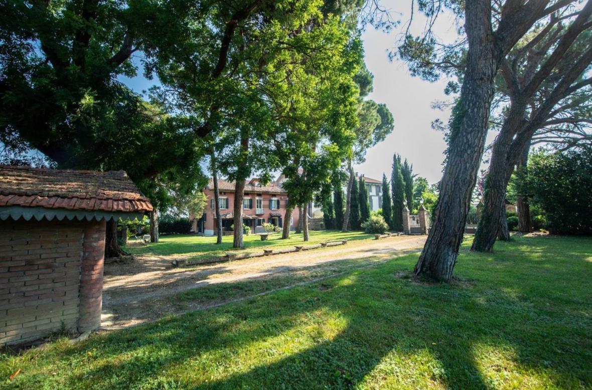 Villa Ottocentesca Immersa Nel Verde Montecavolo 外观 照片