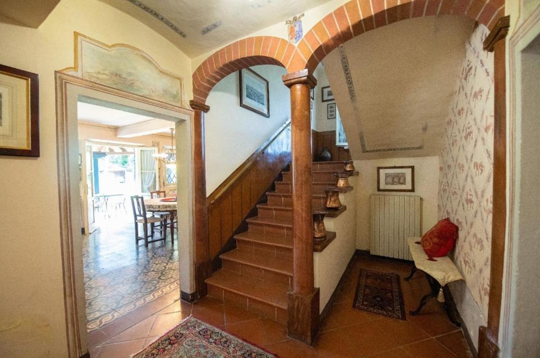 Villa Ottocentesca Immersa Nel Verde Montecavolo 外观 照片